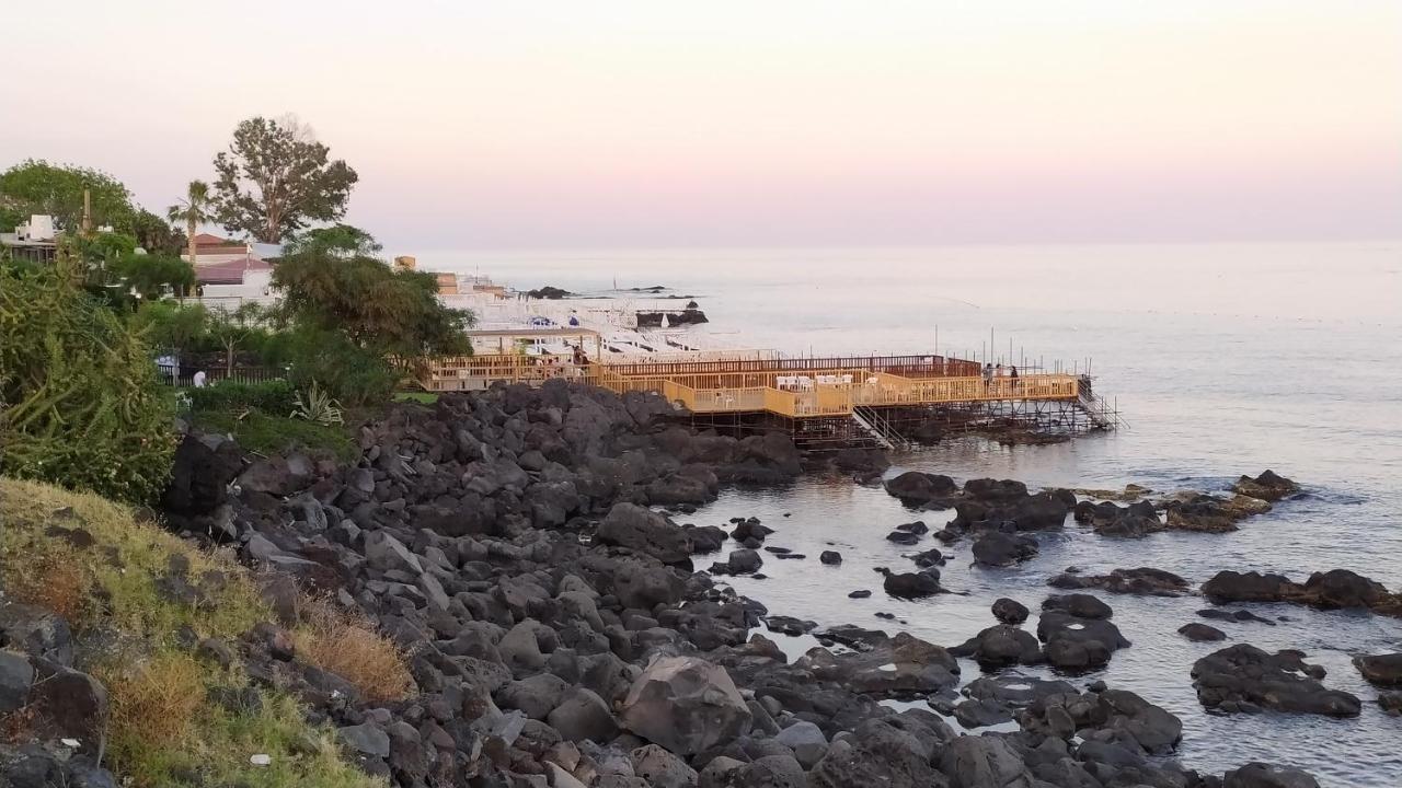 Nero Basalto Azzurro Mare Acomodação com café da manhã Aci Castello Exterior foto